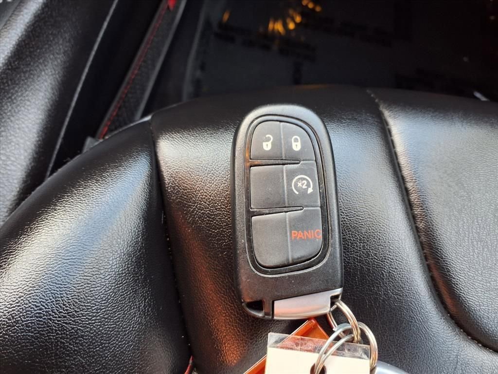 Used 2019 Jeep Cherokee Trailhawk w/ Cold Weather Group image 10