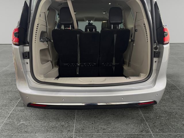 Used 2024 Chrysler Pacifica Touring-L FWD image 13