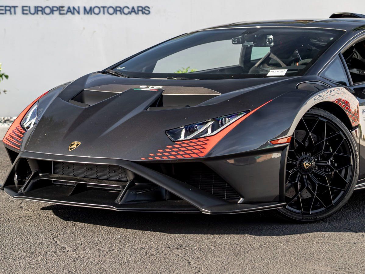Used 2022 Lamborghini Huracan STO image 2