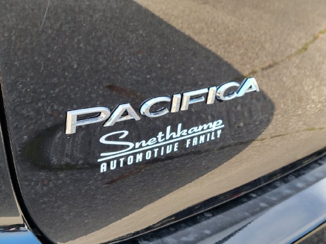 New 2027 Chrysler Pacifica Limited FWD image 5