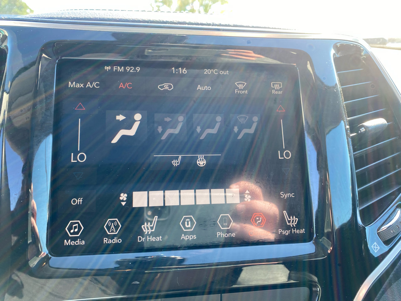 Used 2019 Jeep Cherokee Limited image 25