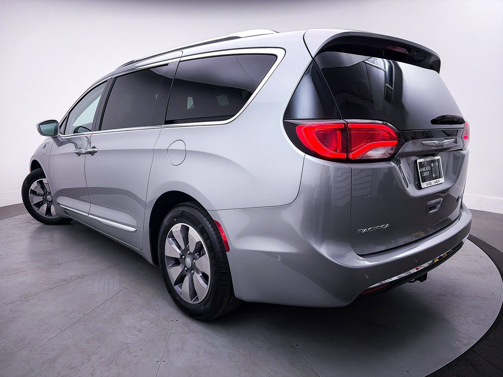 Used 2020 Chrysler Pacifica Limited w/ Advanced Safetytec Group image 2