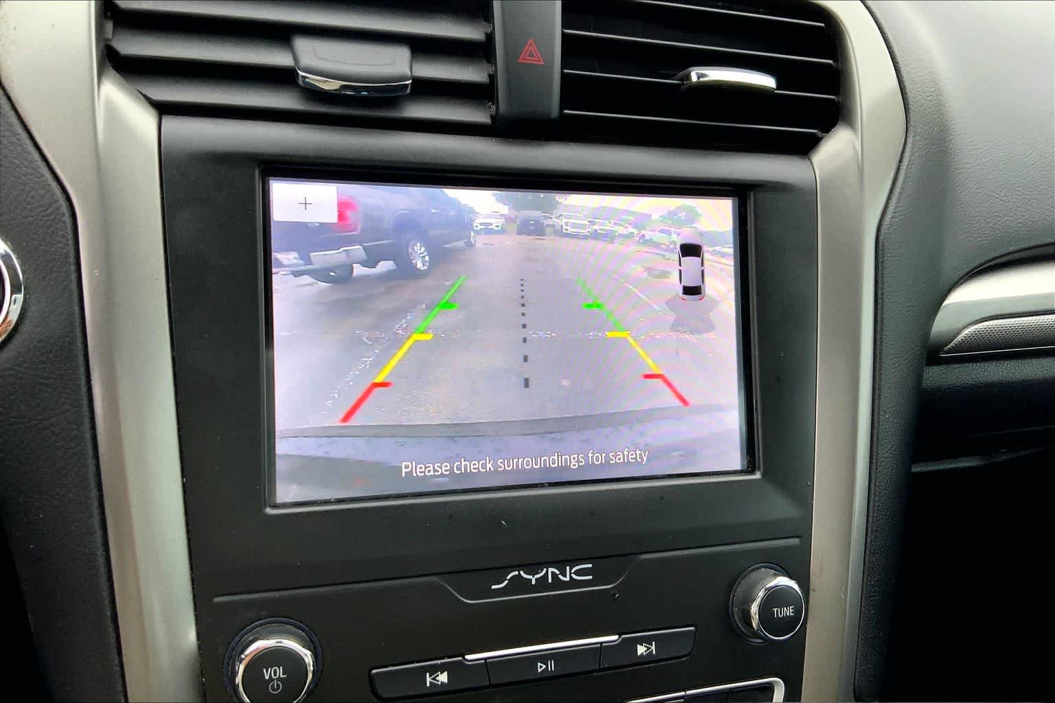 Used 2020 Ford Fusion SE FWD image 22