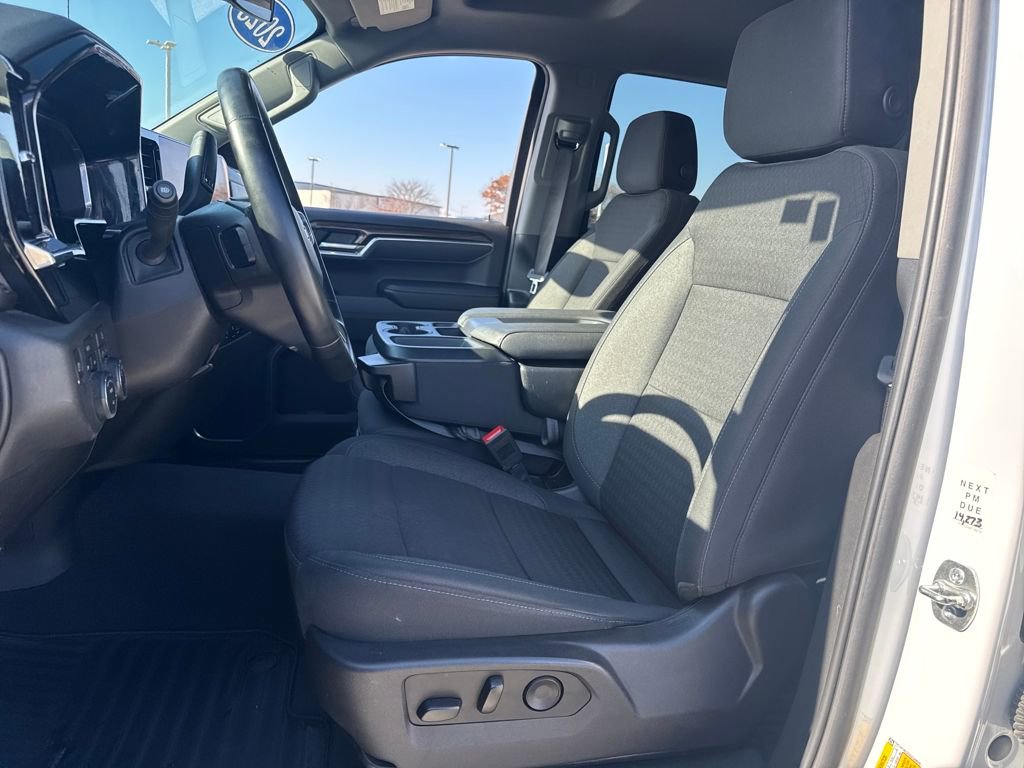 Used 2025 Chevrolet Silverado 1500 LT image 24