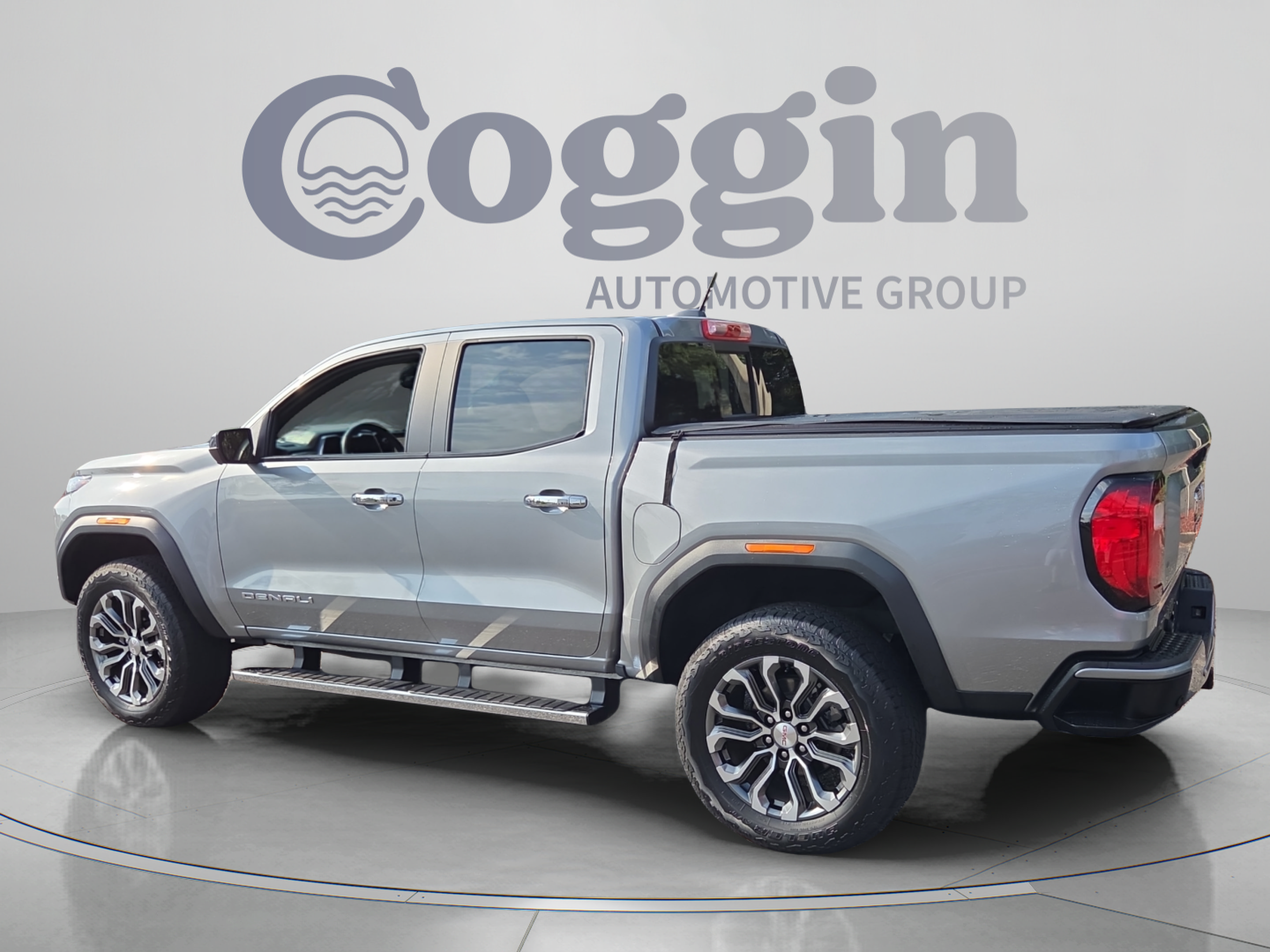 Used 2023 GMC Canyon Denali AWD/4WD image 3