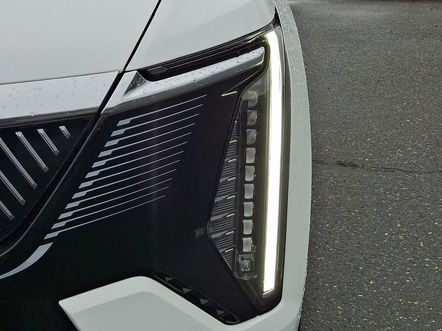 Certified 2025 Cadillac Escalade IQ Luxury 2 w/ LPO, Premium Carpet Package AWD/4WD image 7