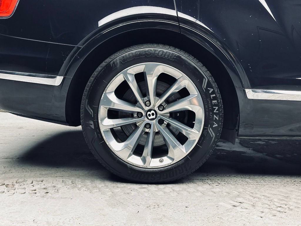 Used 2019 Bentley Bentayga AWD/4WD image 40
