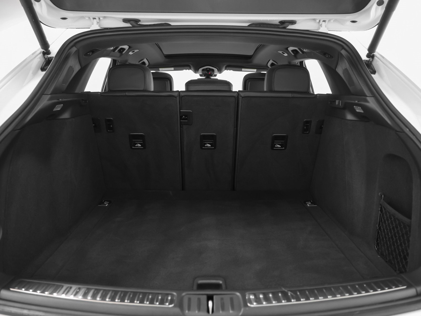 Used 2024 Porsche Macan image 17