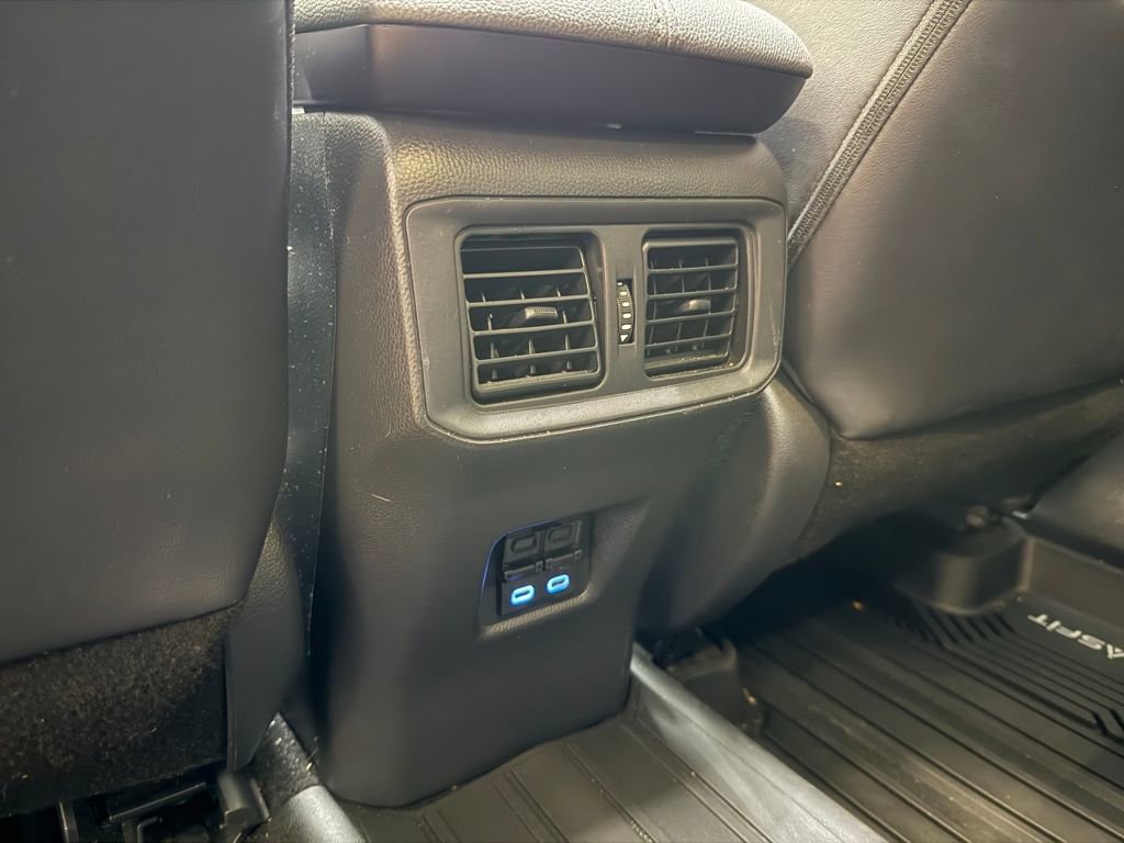 Used 2022 Toyota RAV4 XLE Premium image 18