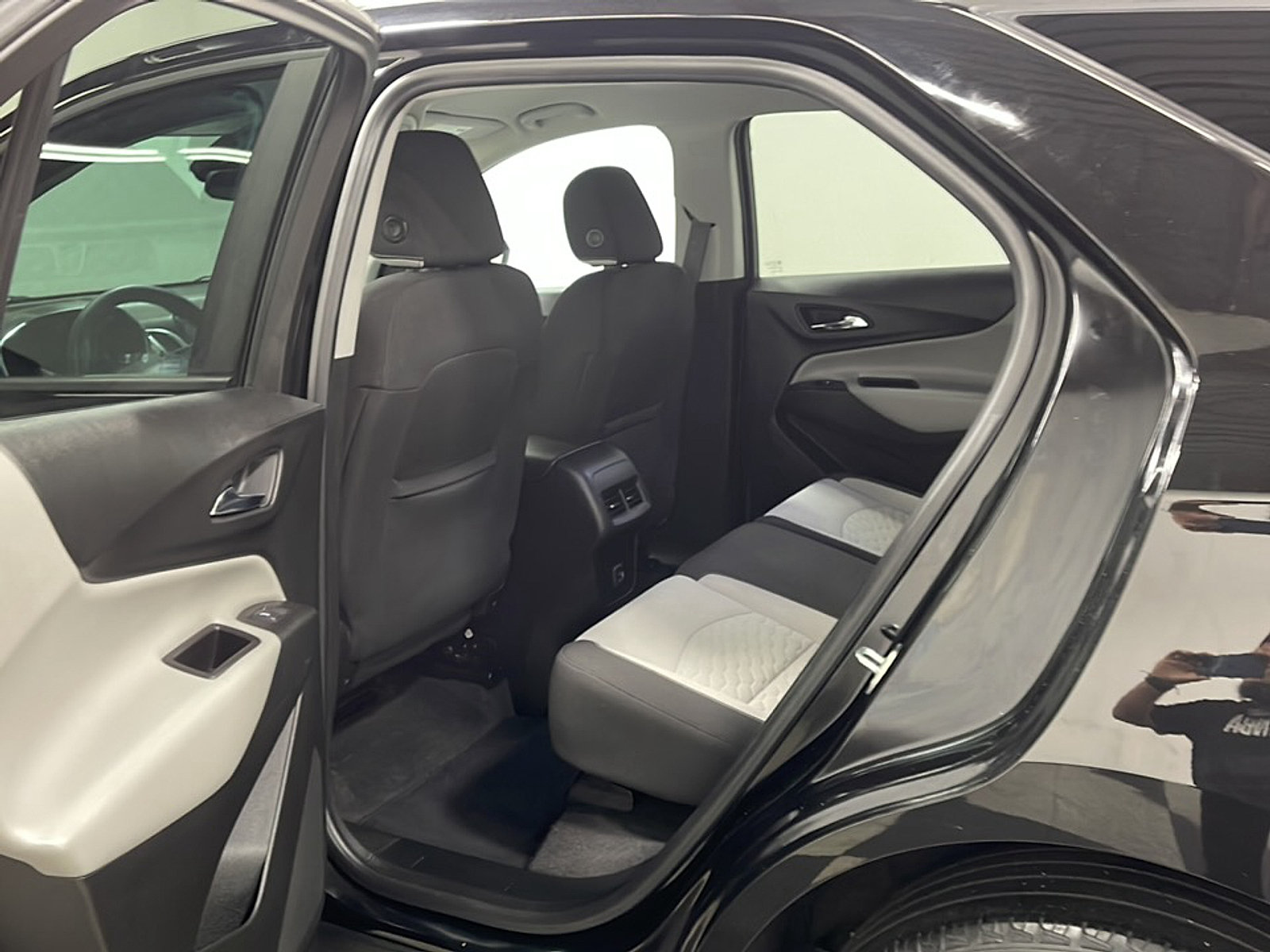Used 2020 Chevrolet Equinox LS w/ LS Convenience Package FWD image 10