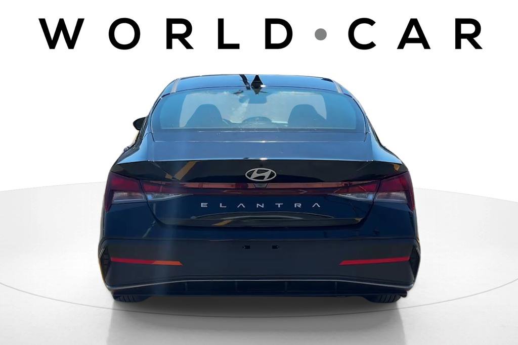 Certified 2025 Hyundai Elantra SE image 4
