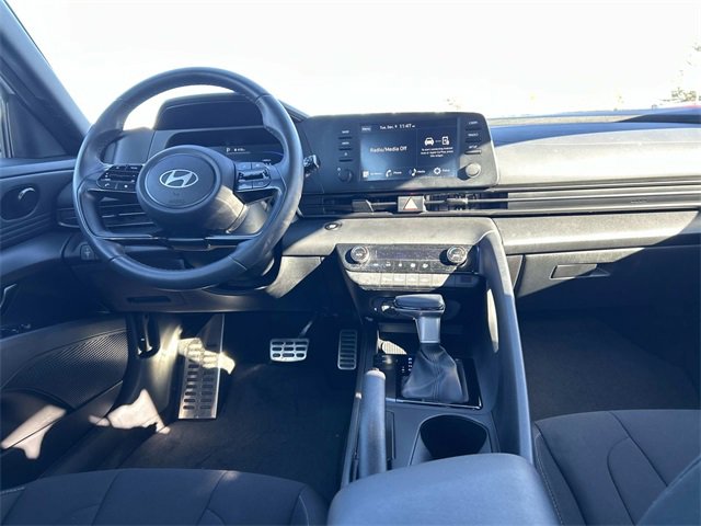 Used 2025 Hyundai Elantra Sport image 16