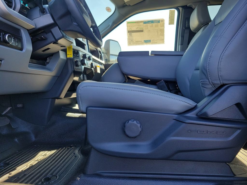 New 2026 Ford F350 XL w/ XL Chrome Package image 17