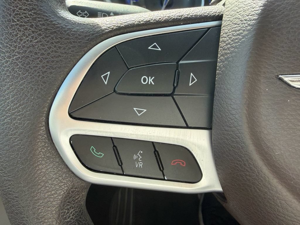 Used 2017 Chrysler Pacifica Touring w/ Tire & Wheel Group FWD image 30