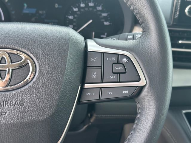 Used 2025 Toyota Sienna XLE image 14