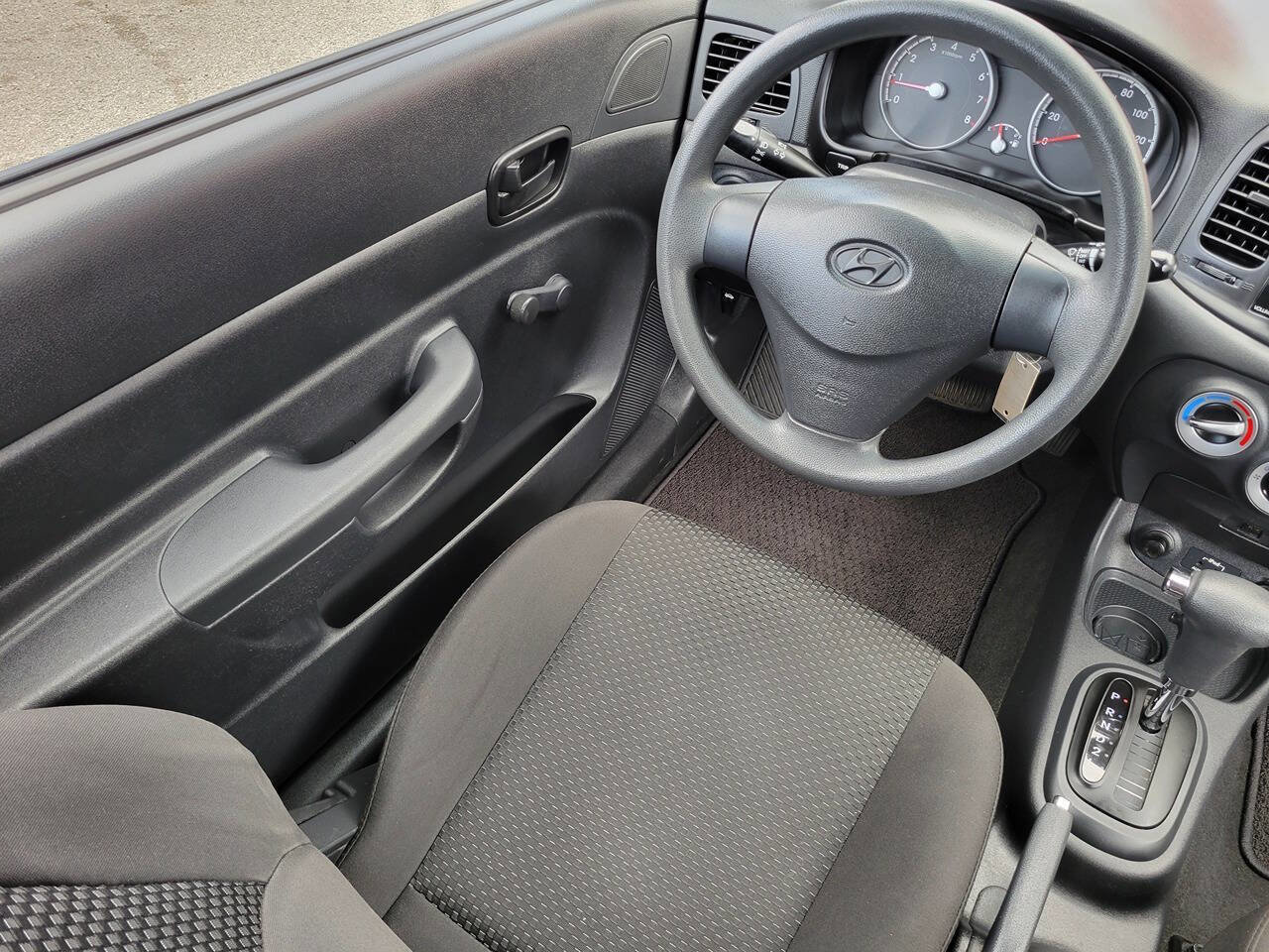 Used 2011 Hyundai Accent GS image 24