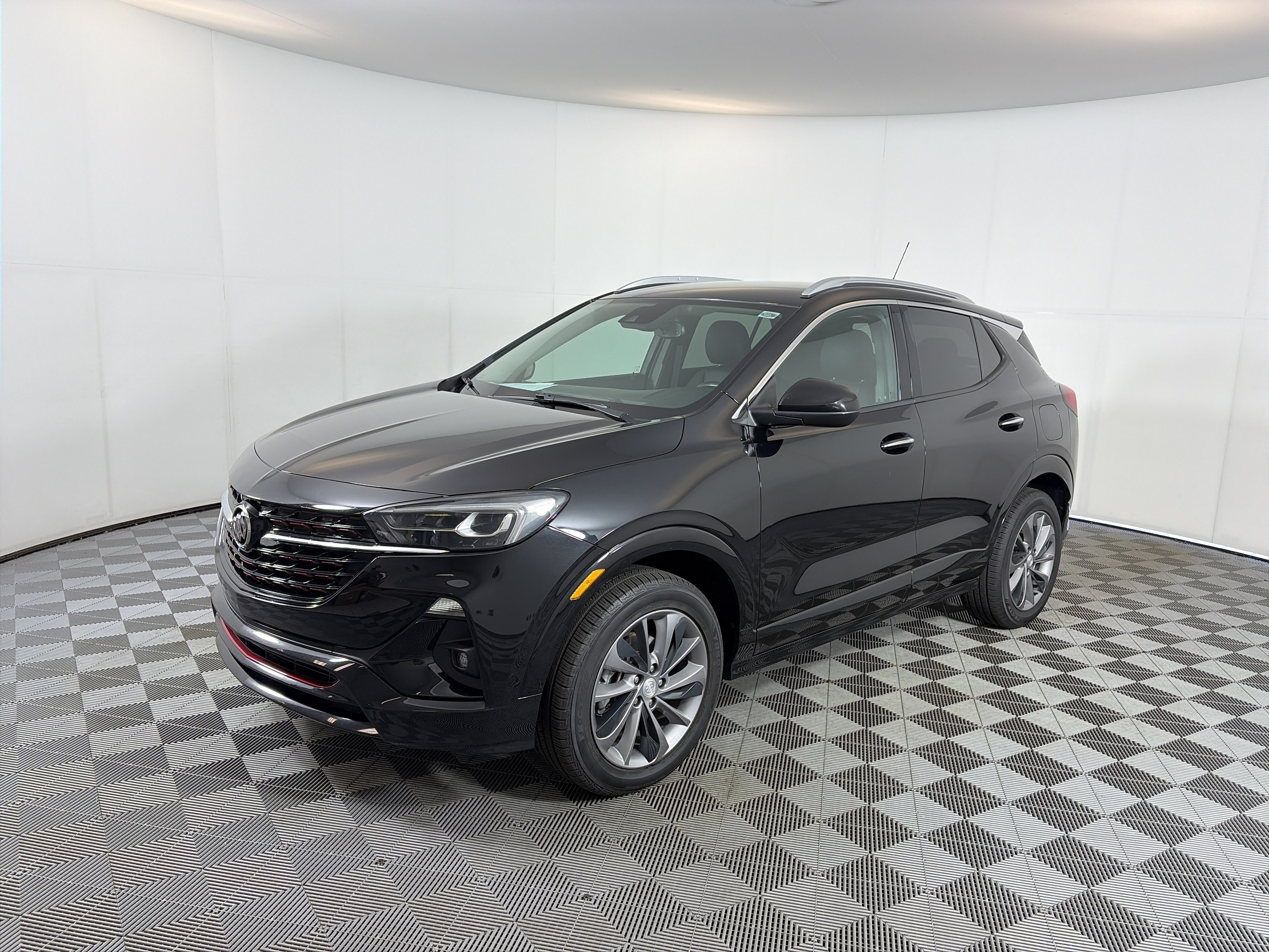 Used 2021 Buick Encore GX Essence w/ Sport Touring Package AWD/4WD image 2
