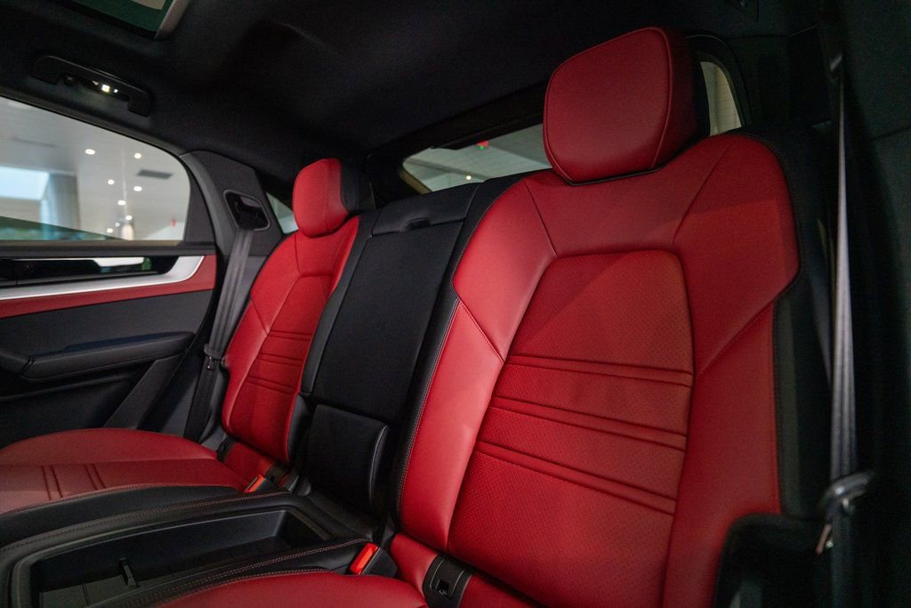New 2025 Porsche Cayenne Coupe image 39