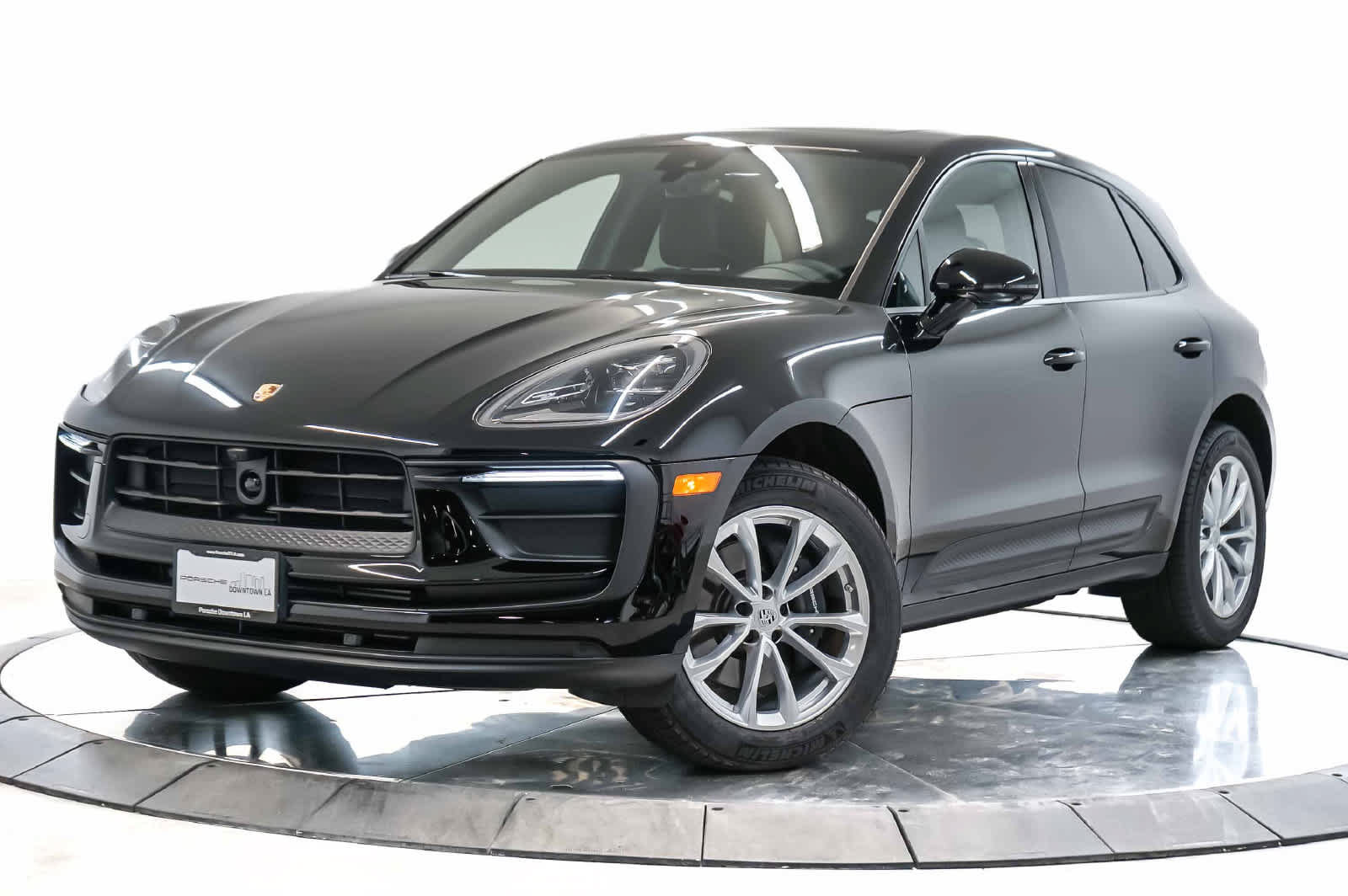Certified 2026 Porsche Macan AWD/4WD image 1