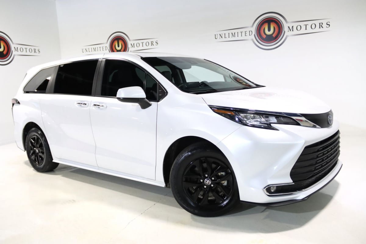 Used 2023 Toyota Sienna XLE FWD image 72