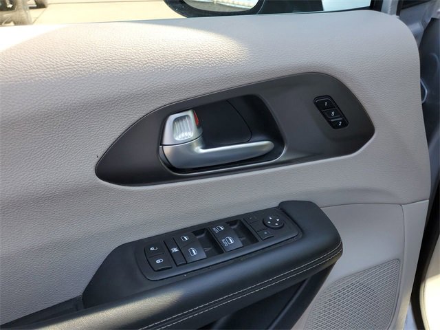 Used 2024 Chrysler Pacifica Touring-L image 23
