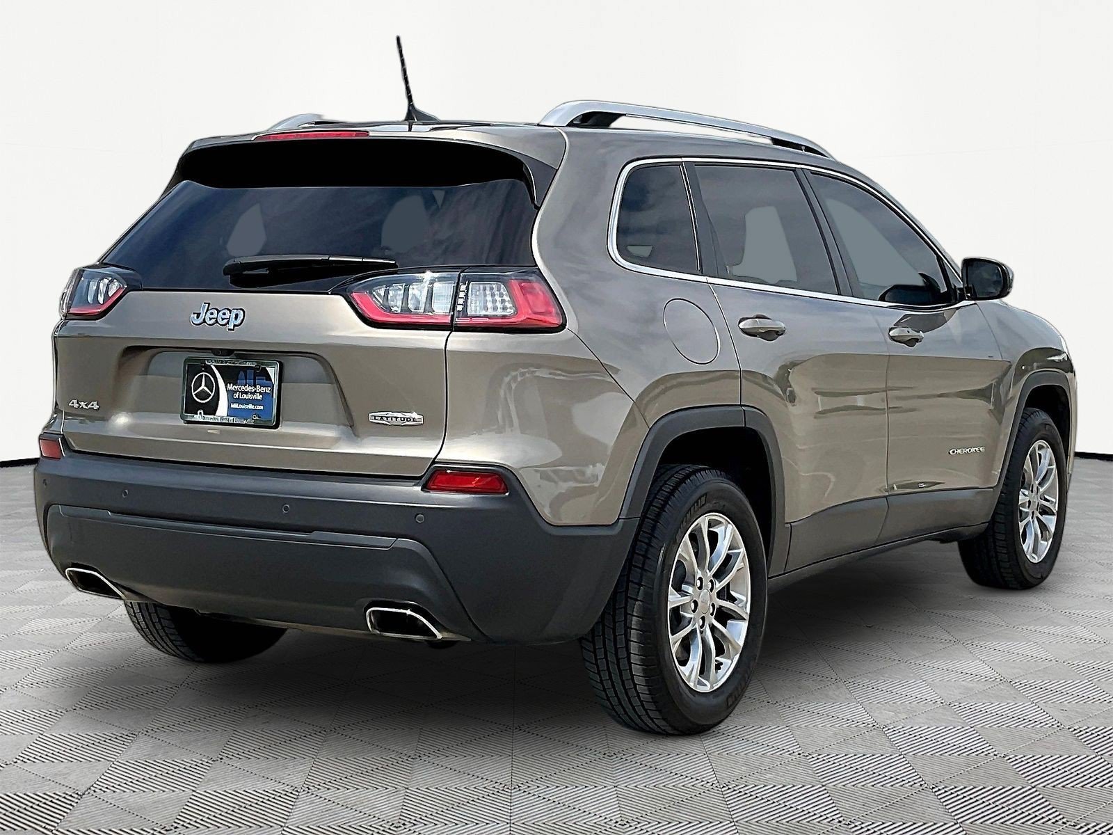 Used 2019 Jeep Cherokee Latitude Plus w/ Comfort/Convenience Group AWD/4WD image 6