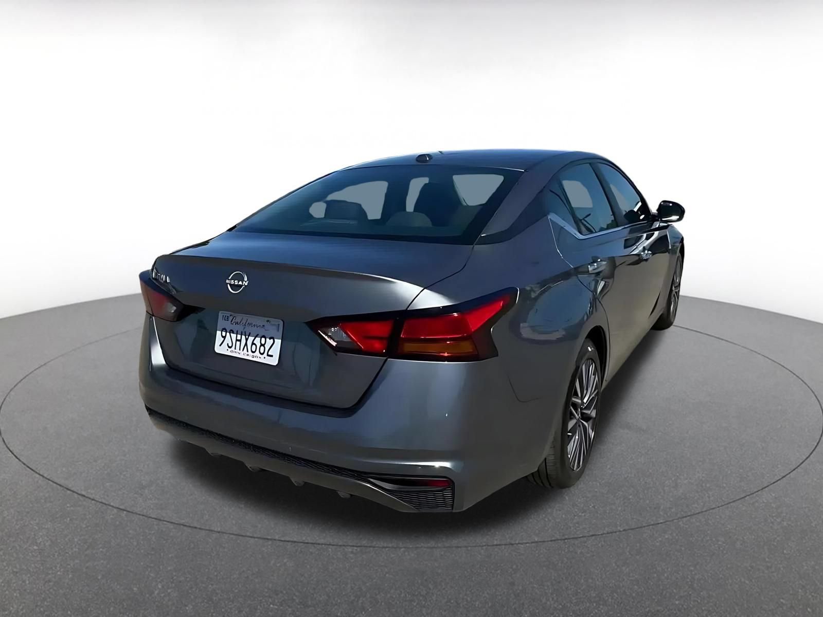 Used 2025 Nissan Altima 2.5 SV FWD image 15