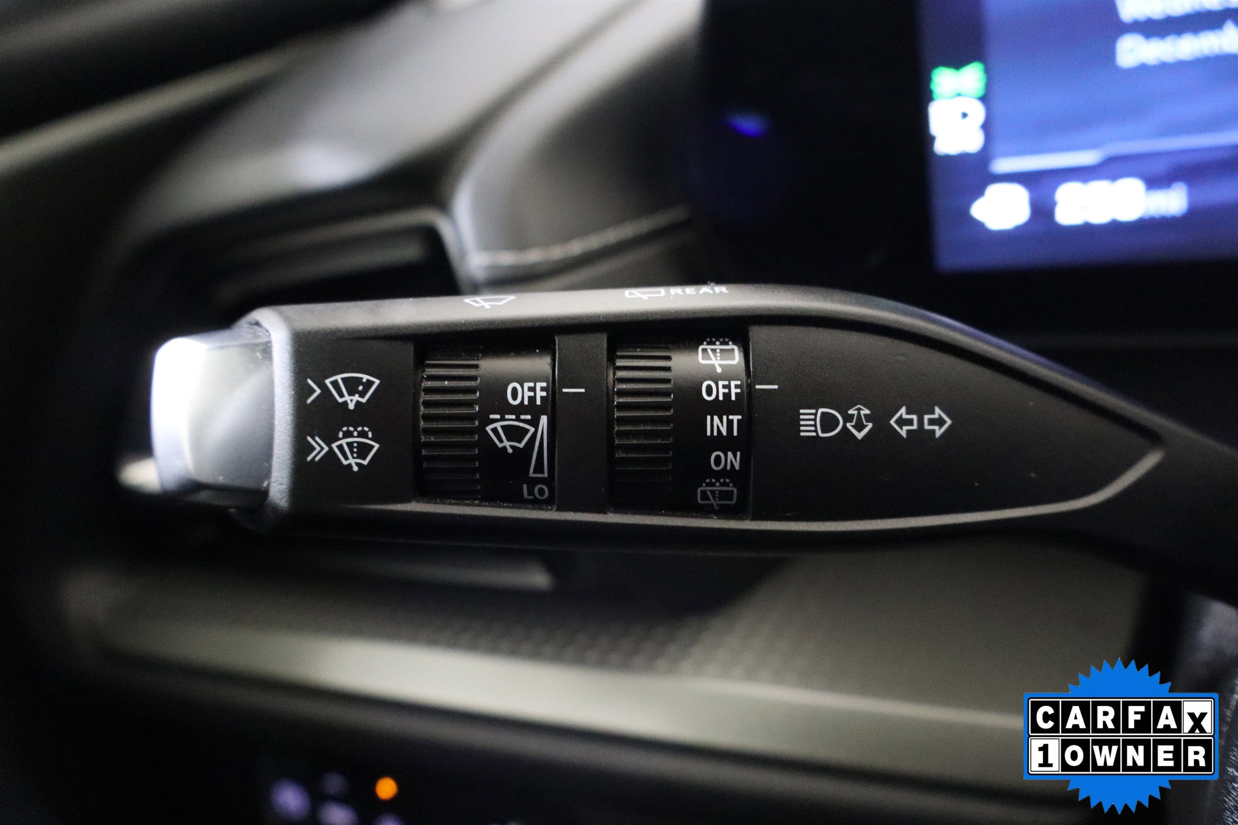 Used 2025 Chevrolet Traverse LT image 28