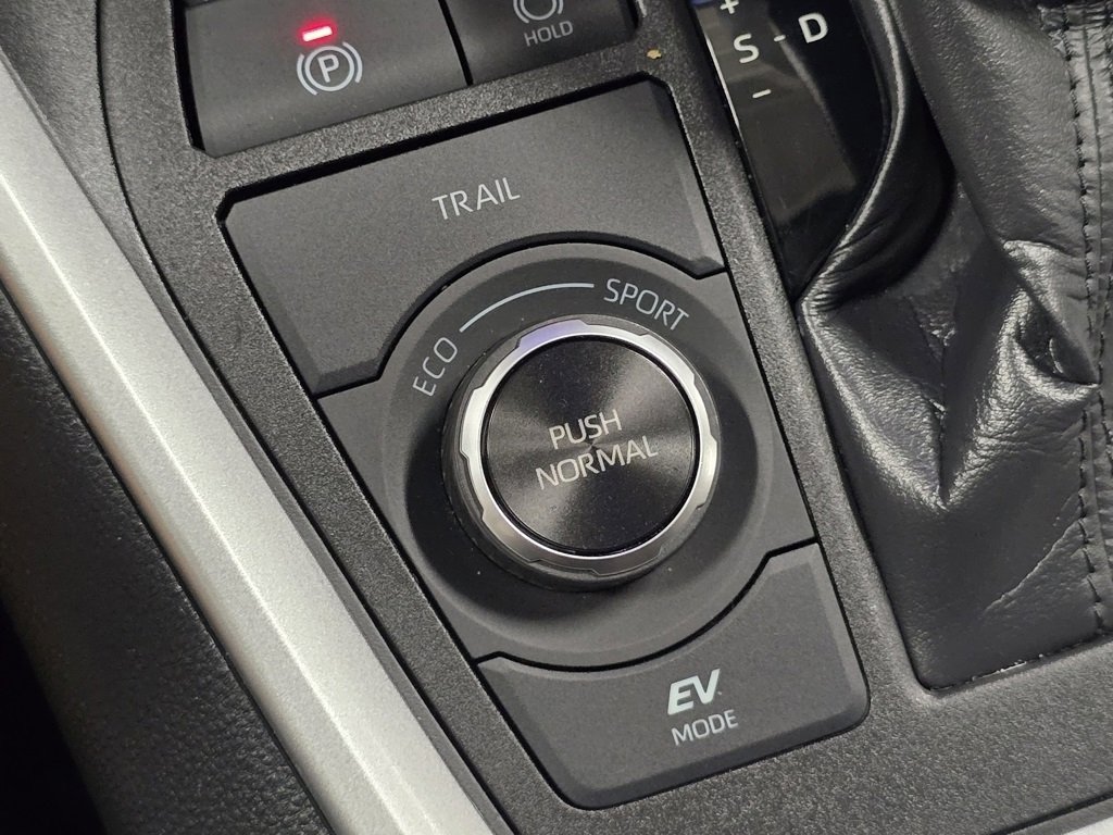 Used 2024 Toyota RAV4 LE image 7