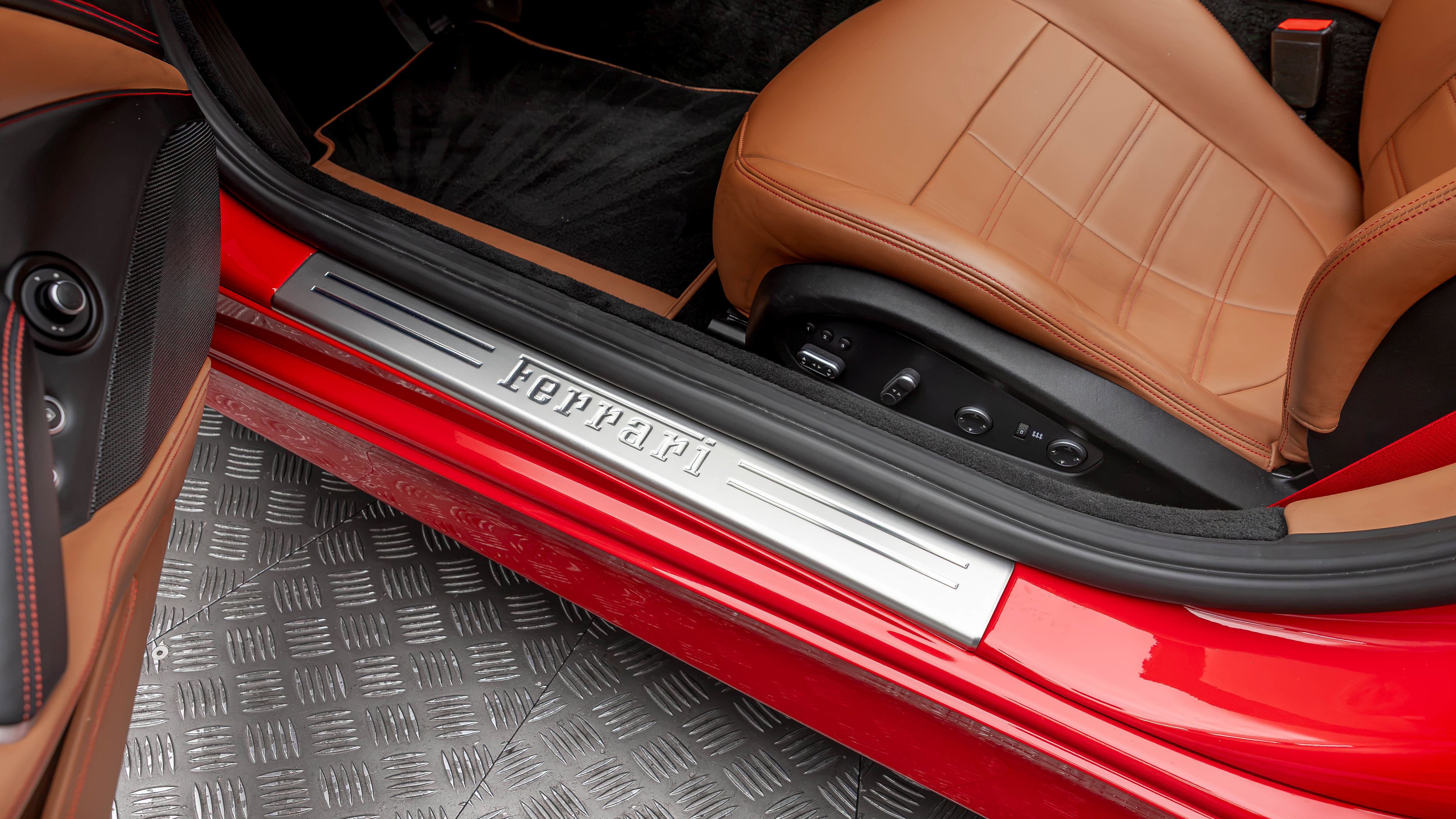 Certified 2016 Ferrari California T RWD image 14