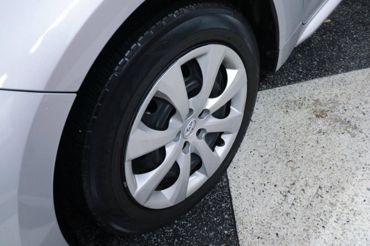 Used 2023 Toyota Corolla LE FWD image 33