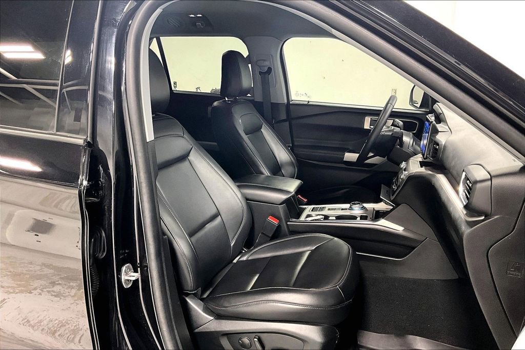 Used 2023 Ford Explorer XLT w/ Equipment Group 202A image 10