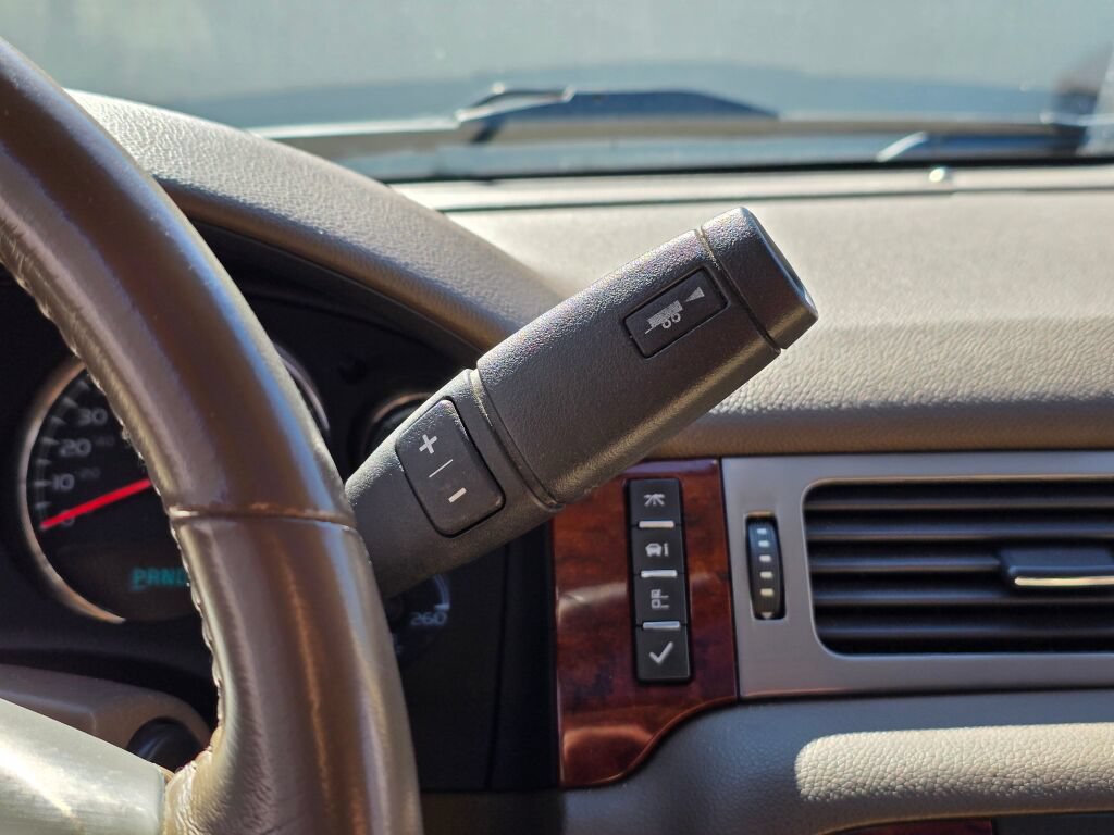 Used 2011 Chevrolet Suburban 2500 LT AWD/4WD image 12