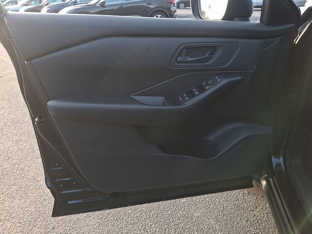 Used 2024 Nissan Rogue S image 12