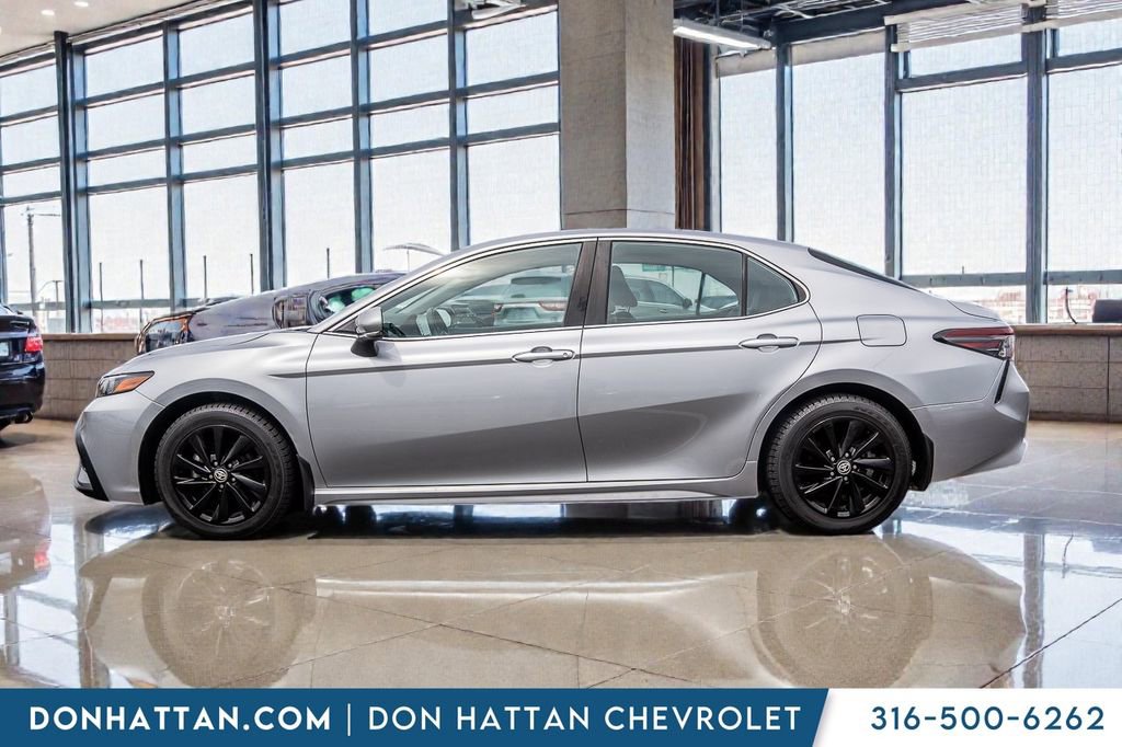 Used 2023 Toyota Camry SE image 2