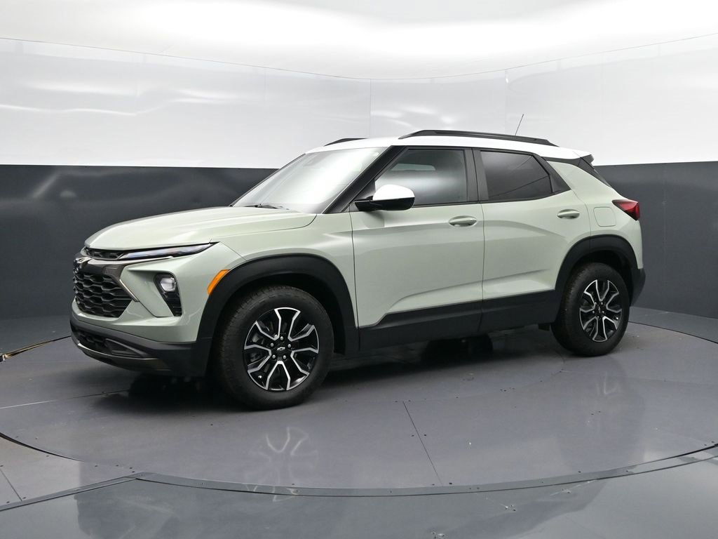 Used 2025 Chevrolet TrailBlazer ACTIV w/ Convenience Package image 3