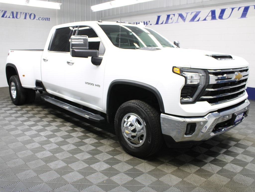 Used 2024 Chevrolet Silverado 3500 LTZ w/ LTZ Convenience Package AWD/4WD image 3