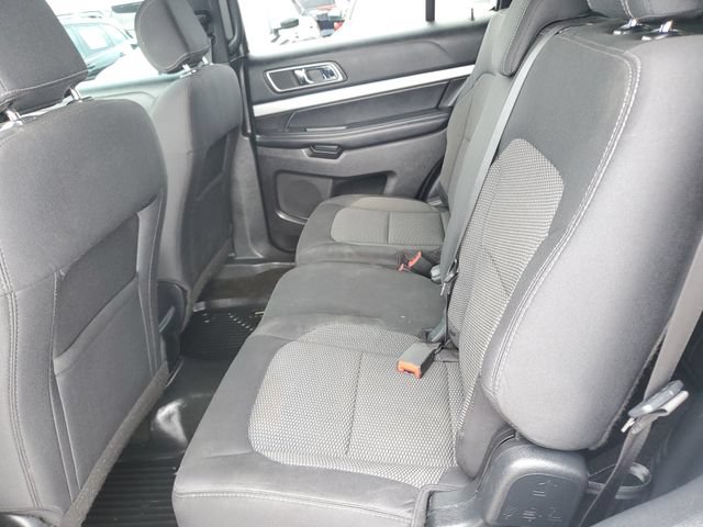 Used 2017 Ford Explorer XLT w/ Equipment Group 201A AWD/4WD image 13
