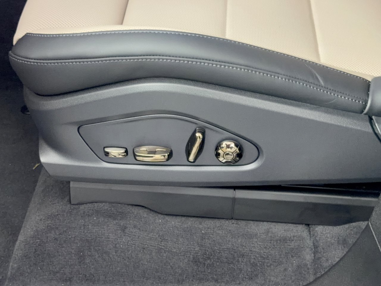 New 2026 Porsche Cayenne S AWD/4WD image 16
