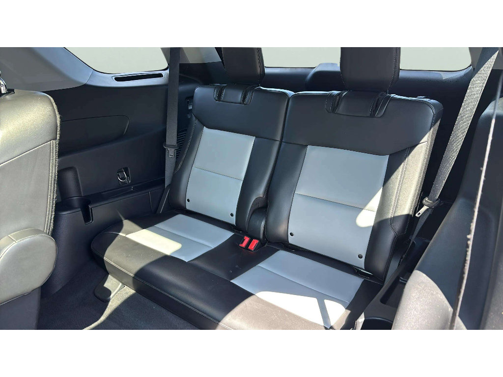Used 2023 Ford Explorer XLT w/ Equipment Group 202A AWD/4WD image 14