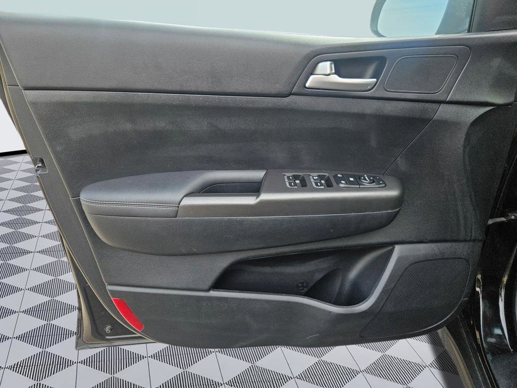 Used 2020 Kia Sportage LX image 10