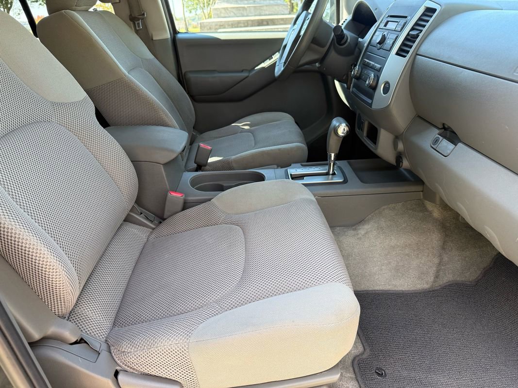 Used 2011 Nissan Frontier SV image 33