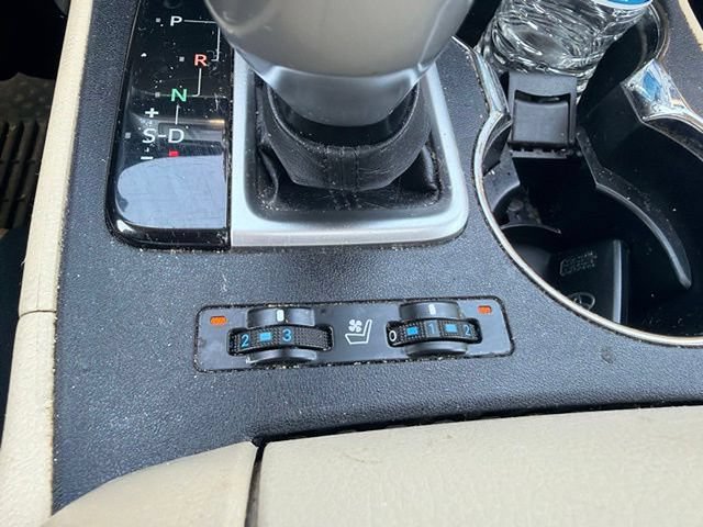 Used 2017 Toyota Highlander Limited AWD/4WD image 19