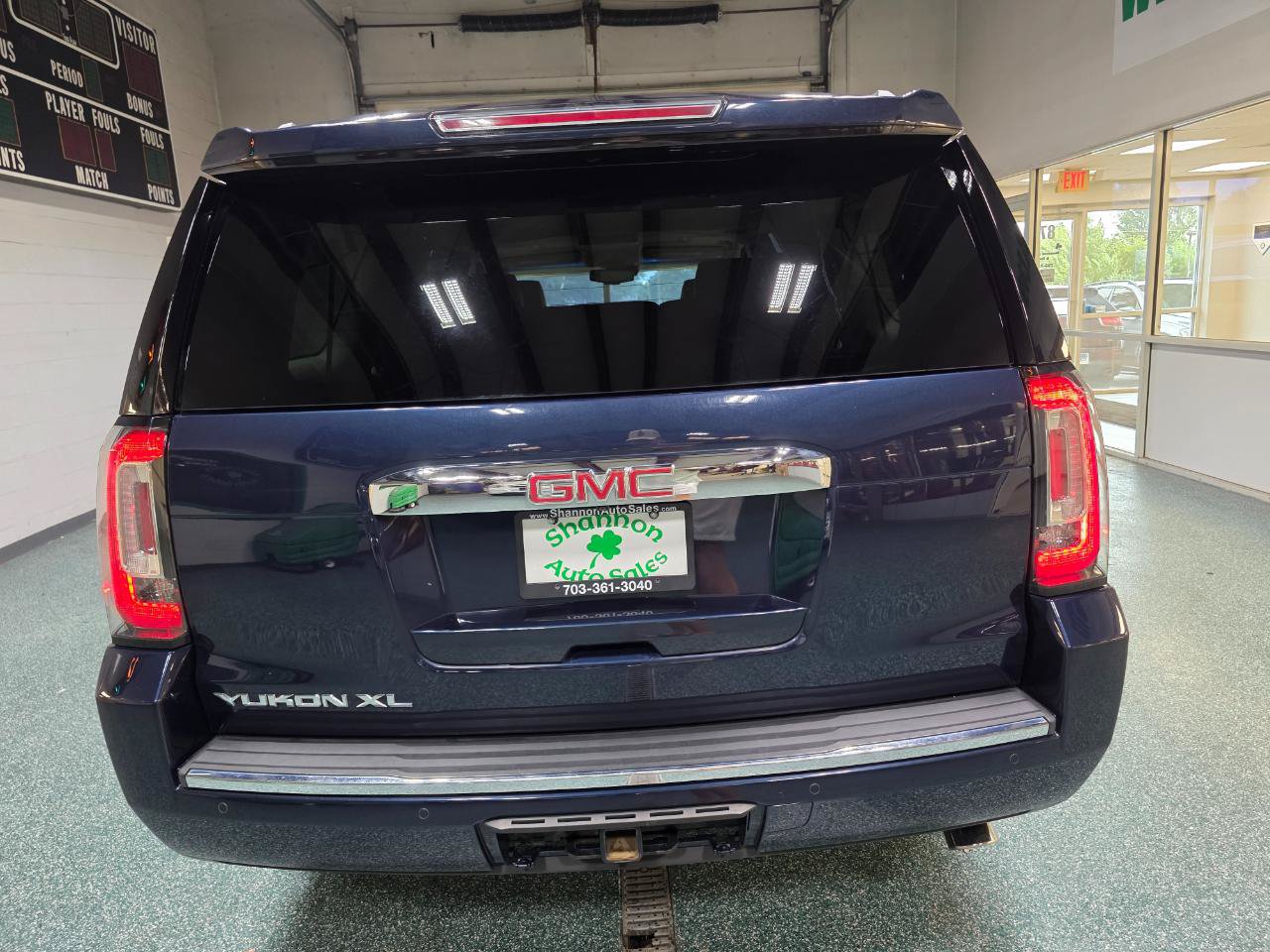 Used 2017 GMC Yukon XL Denali w/ Open Road Package AWD/4WD image 8