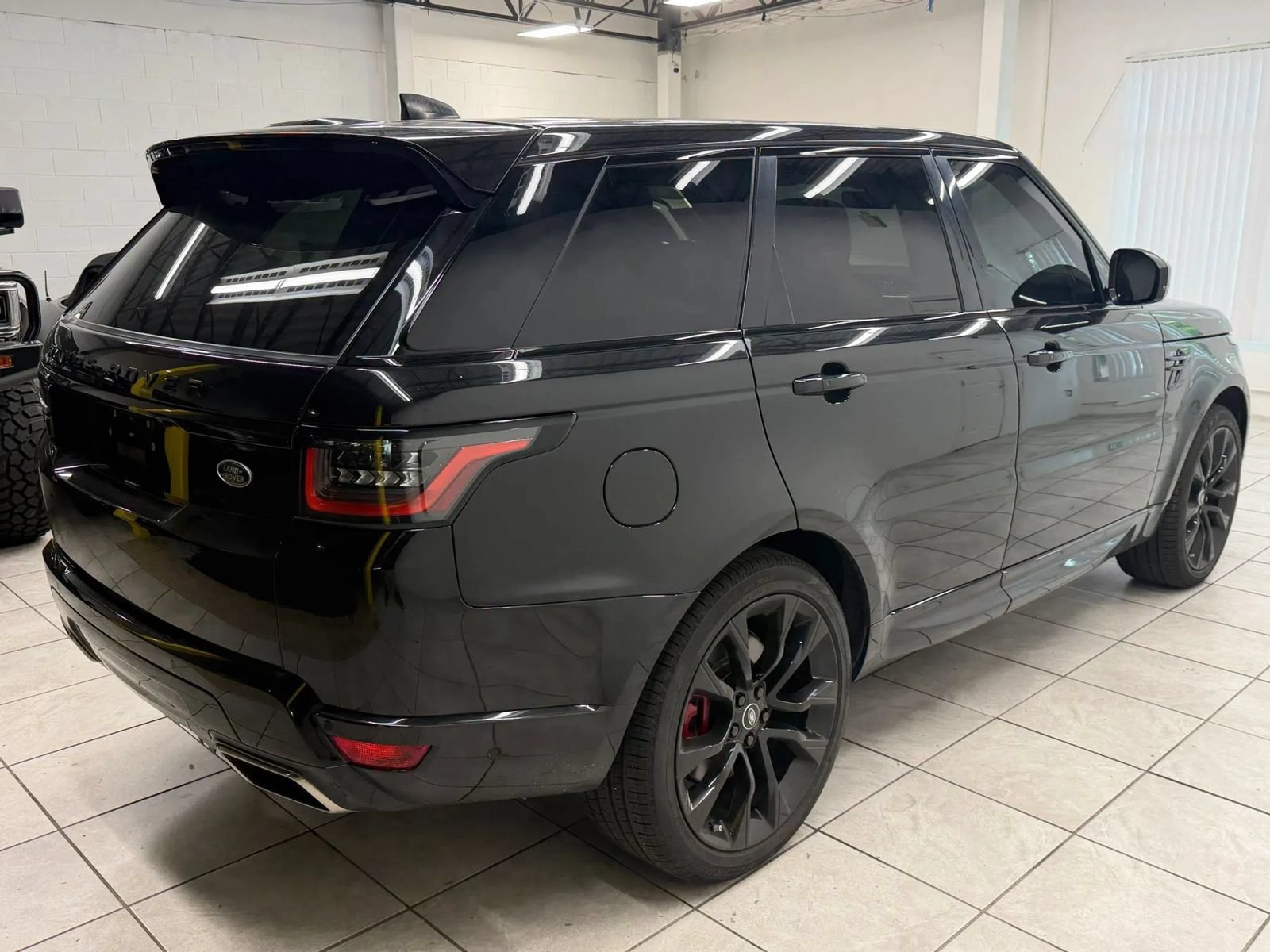 Used 2022 Land Rover Range Rover Sport HST AWD/4WD image 9