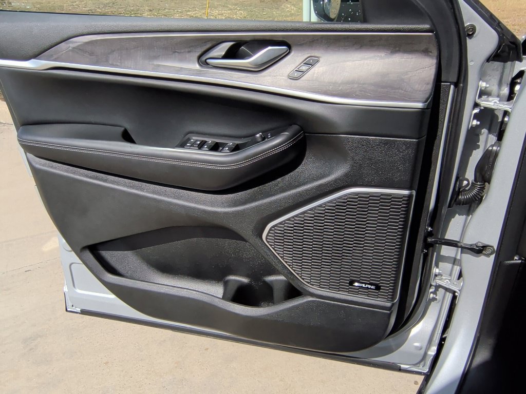 Used 2024 Jeep Grand Cherokee Limited RWD image 10