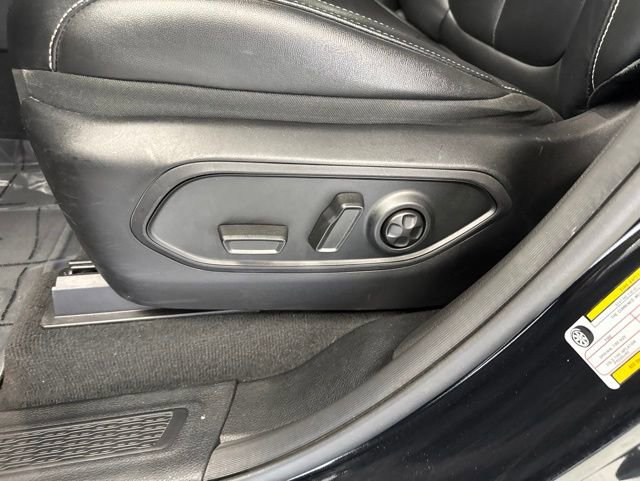 Used 2023 Jeep Grand Cherokee Limited w/ Black Appearance Package AWD/4WD image 17