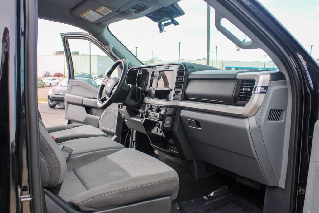 Used 2025 Ford F250 XLT image 18