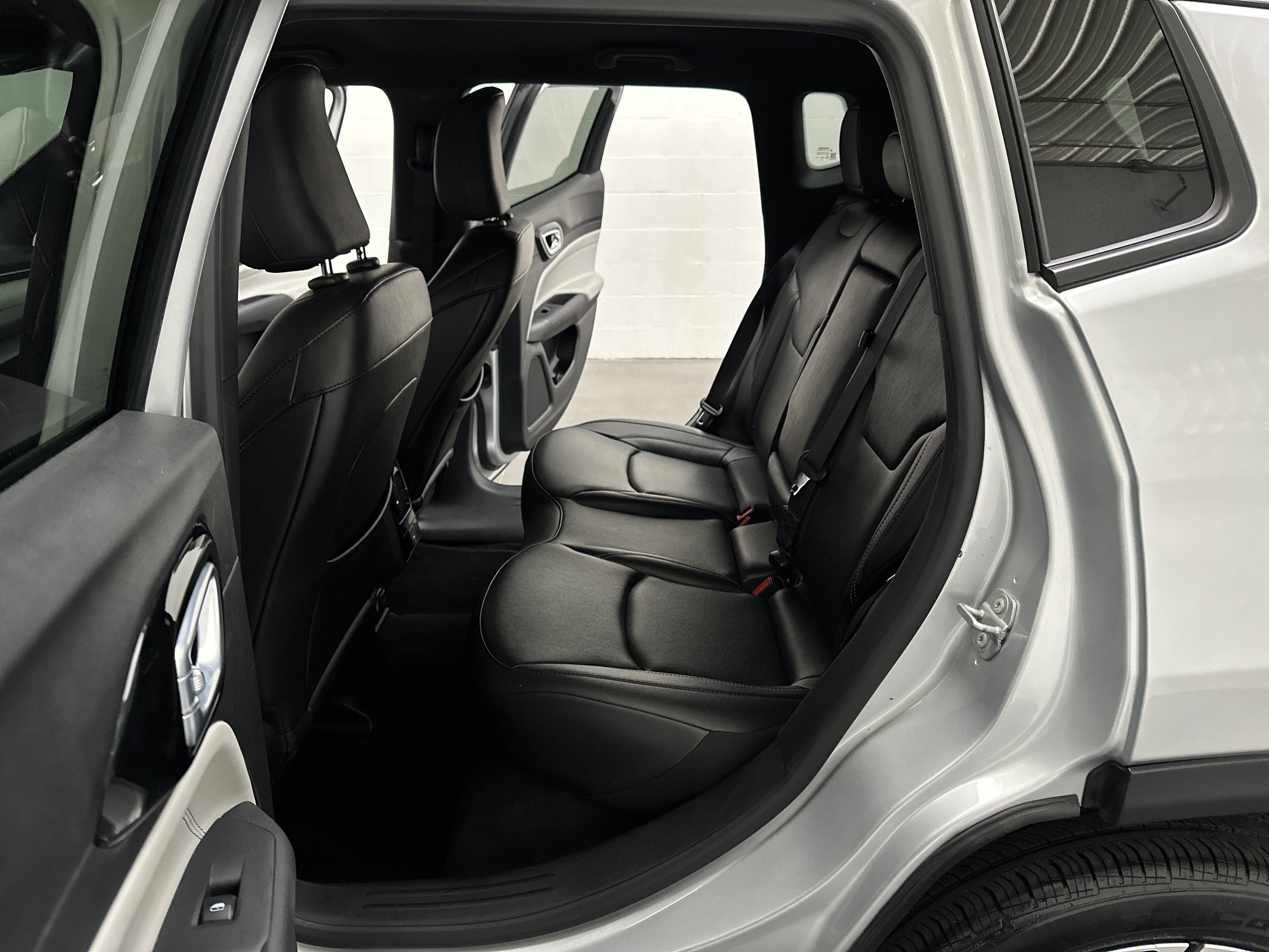Used 2025 Jeep Compass Limited AWD/4WD image 20