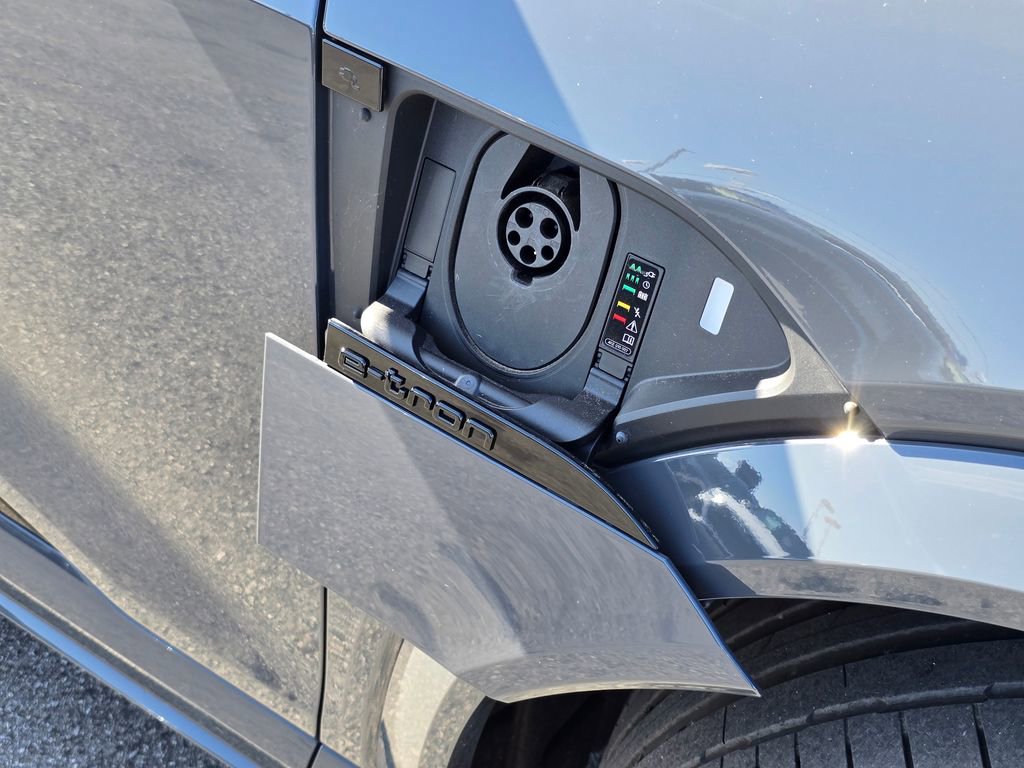 Used 2024 Audi SQ8 e-tron Premium Plus w/ Black Optic Package image 31